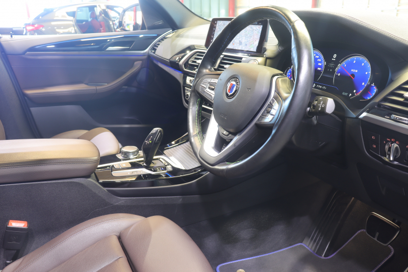 アルピナ XD3 ｵｰﾙﾗｯﾄﾞ　ﾄﾞﾗｲﾋﾞﾝｸﾞｱｼｽﾄﾌﾟﾗｽ ﾌﾞﾗｳﾝﾚｻﾞｰｼｰﾄ 全席ｼｰﾄﾋｰﾀｰ ﾗﾝﾊﾞｰS 高性能ﾌﾞﾚｰｷ ﾋﾟｱﾉﾌﾞﾗｯｸｲﾝﾃﾘｱ ﾊﾟﾉﾗﾏｻﾝﾙｰﾌ 第6世代iDriveﾅﾋﾞ ﾌﾙｾｸﾞTV harman/kardon ﾍｯﾄﾞｱｯﾌﾟD 360°ｶﾒﾗ  ｽﾃｱﾘﾝｸﾞﾋｰﾀｰ 専用ｴｱﾛ&20AW　2年保証