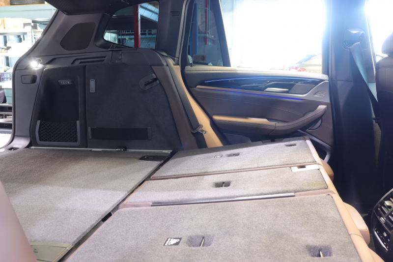 アルピナ XD3 ｵｰﾙﾗｯﾄﾞ　ﾄﾞﾗｲﾋﾞﾝｸﾞｱｼｽﾄﾌﾟﾗｽ ﾌﾞﾗｳﾝﾚｻﾞｰｼｰﾄ 全席ｼｰﾄﾋｰﾀｰ ﾗﾝﾊﾞｰS 高性能ﾌﾞﾚｰｷ ﾋﾟｱﾉﾌﾞﾗｯｸｲﾝﾃﾘｱ ﾊﾟﾉﾗﾏｻﾝﾙｰﾌ 第6世代iDriveﾅﾋﾞ ﾌﾙｾｸﾞTV harman/kardon ﾍｯﾄﾞｱｯﾌﾟD 360°ｶﾒﾗ  ｽﾃｱﾘﾝｸﾞﾋｰﾀｰ 専用ｴｱﾛ&20AW　2年保証