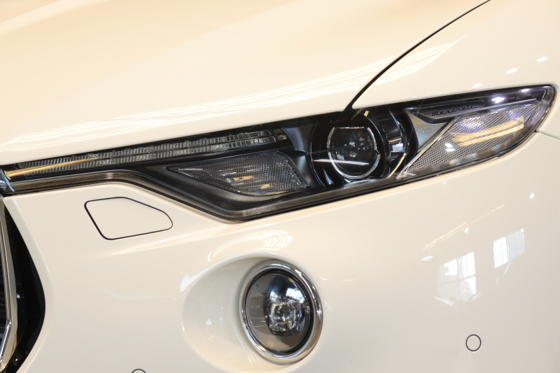 マセラティ レヴァンテ S　赤革 全席ｼｰﾄﾋｰﾀｰ ﾍﾞﾝﾁﾚｰﾀｰ ﾊﾟﾉﾗﾏｻﾝﾙｰﾌ 8.4ｲﾝﾁﾀｯﾁｺﾝﾄﾛｰﾙﾅﾋﾞ CarPlay ﾌﾙｾｸﾞTV ﾌﾟｯｼｭｽﾀｰﾄ ｱｸﾃｨﾌﾞｸﾙｺﾝ ﾚｰﾝｷｰﾌﾟ ﾌﾞﾗｲﾝﾄﾞｽﾎﾟｯﾄ ﾄﾗﾌｨｯｸｻｲﾝｱｼｽﾄ 360ｶﾒﾗ 自動ﾘｱｹﾞｰﾄ 21ｲﾝﾁｱﾝﾃｰｵｱﾙﾐ　2年保証