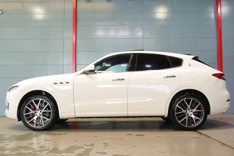 マセラティ レヴァンテ S　赤革 全席ｼｰﾄﾋｰﾀｰ ﾍﾞﾝﾁﾚｰﾀｰ ﾊﾟﾉﾗﾏｻﾝﾙｰﾌ 8.4ｲﾝﾁﾀｯﾁｺﾝﾄﾛｰﾙﾅﾋﾞ CarPlay ﾌﾙｾｸﾞTV ﾌﾟｯｼｭｽﾀｰﾄ ｱｸﾃｨﾌﾞｸﾙｺﾝ ﾚｰﾝｷｰﾌﾟ ﾌﾞﾗｲﾝﾄﾞｽﾎﾟｯﾄ ﾄﾗﾌｨｯｸｻｲﾝｱｼｽﾄ 360ｶﾒﾗ 自動ﾘｱｹﾞｰﾄ 21ｲﾝﾁｱﾝﾃｰｵｱﾙﾐ　2年保証