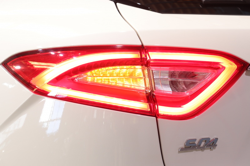 マセラティ レヴァンテ S　赤革 全席ｼｰﾄﾋｰﾀｰ ﾍﾞﾝﾁﾚｰﾀｰ ﾊﾟﾉﾗﾏｻﾝﾙｰﾌ 8.4ｲﾝﾁﾀｯﾁｺﾝﾄﾛｰﾙﾅﾋﾞ CarPlay ﾌﾙｾｸﾞTV ﾌﾟｯｼｭｽﾀｰﾄ ｱｸﾃｨﾌﾞｸﾙｺﾝ ﾚｰﾝｷｰﾌﾟ ﾌﾞﾗｲﾝﾄﾞｽﾎﾟｯﾄ ﾄﾗﾌｨｯｸｻｲﾝｱｼｽﾄ 360ｶﾒﾗ 自動ﾘｱｹﾞｰﾄ 21ｲﾝﾁｱﾝﾃｰｵｱﾙﾐ　2年保証