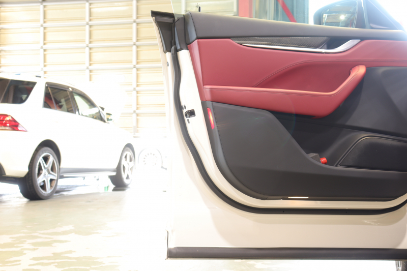 マセラティ レヴァンテ S　赤革 全席ｼｰﾄﾋｰﾀｰ ﾍﾞﾝﾁﾚｰﾀｰ ﾊﾟﾉﾗﾏｻﾝﾙｰﾌ 8.4ｲﾝﾁﾀｯﾁｺﾝﾄﾛｰﾙﾅﾋﾞ CarPlay ﾌﾙｾｸﾞTV ﾌﾟｯｼｭｽﾀｰﾄ ｱｸﾃｨﾌﾞｸﾙｺﾝ ﾚｰﾝｷｰﾌﾟ ﾌﾞﾗｲﾝﾄﾞｽﾎﾟｯﾄ ﾄﾗﾌｨｯｸｻｲﾝｱｼｽﾄ 360ｶﾒﾗ 自動ﾘｱｹﾞｰﾄ 21ｲﾝﾁｱﾝﾃｰｵｱﾙﾐ　2年保証