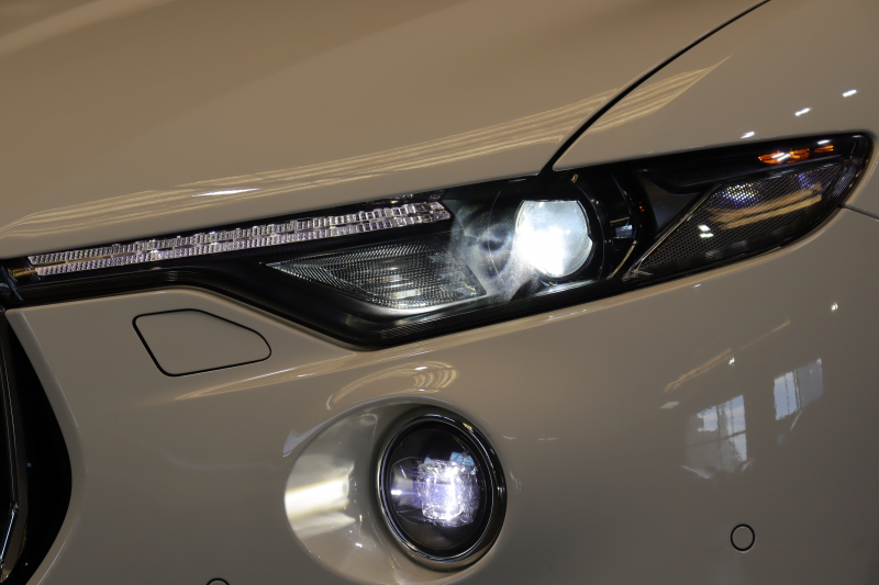 マセラティ レヴァンテ S　赤革 全席ｼｰﾄﾋｰﾀｰ ﾍﾞﾝﾁﾚｰﾀｰ ﾊﾟﾉﾗﾏｻﾝﾙｰﾌ 8.4ｲﾝﾁﾀｯﾁｺﾝﾄﾛｰﾙﾅﾋﾞ CarPlay ﾌﾙｾｸﾞTV ﾌﾟｯｼｭｽﾀｰﾄ ｱｸﾃｨﾌﾞｸﾙｺﾝ ﾚｰﾝｷｰﾌﾟ ﾌﾞﾗｲﾝﾄﾞｽﾎﾟｯﾄ ﾄﾗﾌｨｯｸｻｲﾝｱｼｽﾄ 360ｶﾒﾗ 自動ﾘｱｹﾞｰﾄ 21ｲﾝﾁｱﾝﾃｰｵｱﾙﾐ　2年保証