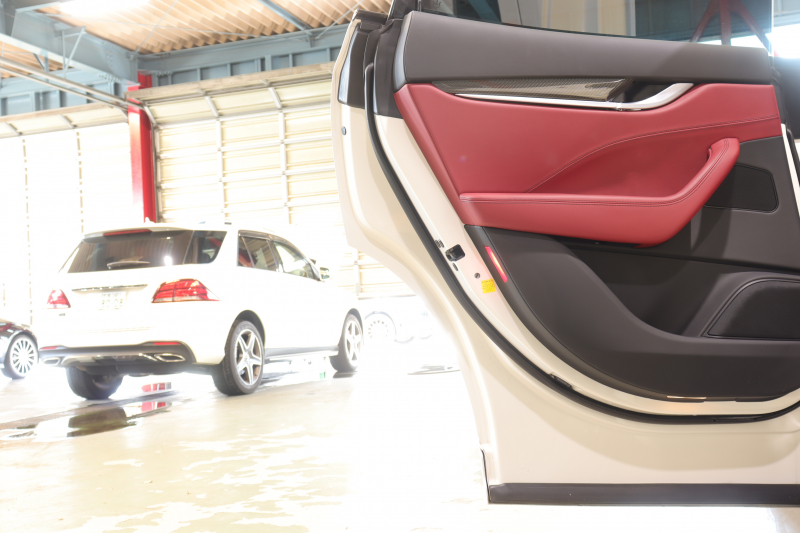 マセラティ レヴァンテ S　赤革 全席ｼｰﾄﾋｰﾀｰ ﾍﾞﾝﾁﾚｰﾀｰ ﾊﾟﾉﾗﾏｻﾝﾙｰﾌ 8.4ｲﾝﾁﾀｯﾁｺﾝﾄﾛｰﾙﾅﾋﾞ CarPlay ﾌﾙｾｸﾞTV ﾌﾟｯｼｭｽﾀｰﾄ ｱｸﾃｨﾌﾞｸﾙｺﾝ ﾚｰﾝｷｰﾌﾟ ﾌﾞﾗｲﾝﾄﾞｽﾎﾟｯﾄ ﾄﾗﾌｨｯｸｻｲﾝｱｼｽﾄ 360ｶﾒﾗ 自動ﾘｱｹﾞｰﾄ 21ｲﾝﾁｱﾝﾃｰｵｱﾙﾐ　2年保証