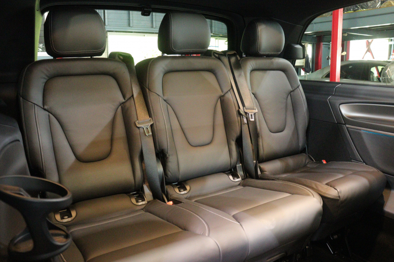 メルセデスベンツ Vクラス V260 ｱﾊﾞﾝｷﾞｬﾙﾄﾞ ﾛﾝｸﾞ AMGﾗｲﾝ ｴｸｽｸﾙｰｼﾌﾞｼｰﾄPKG ﾚｰﾀﾞｰSP　105台限定 黒革 ﾊﾟﾉﾗﾏｻﾝﾙｰﾌ 8.4ｲﾝﾁﾜｲﾄﾞﾅﾋﾞ Burmesterｻｳﾝﾄﾞ Carrozeriaﾘｱﾓﾆﾀｰ 2列目ｴｸｽｸﾙｰｼﾌﾞｼｰﾄ ｼｰﾄﾋｰﾀｰ ﾍﾞﾝﾁﾚｰﾀｰ ﾏｯｻｰｼﾞ 冷蔵庫付ｾﾝﾀｰｺﾝｿｰﾙ　2年保証