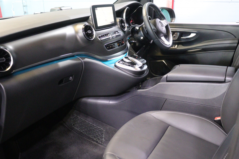 メルセデスベンツ Vクラス V260 ｱﾊﾞﾝｷﾞｬﾙﾄﾞ ﾛﾝｸﾞ AMGﾗｲﾝ ｴｸｽｸﾙｰｼﾌﾞｼｰﾄPKG ﾚｰﾀﾞｰSP　105台限定 黒革 ﾊﾟﾉﾗﾏｻﾝﾙｰﾌ 8.4ｲﾝﾁﾜｲﾄﾞﾅﾋﾞ Burmesterｻｳﾝﾄﾞ Carrozeriaﾘｱﾓﾆﾀｰ 2列目ｴｸｽｸﾙｰｼﾌﾞｼｰﾄ ｼｰﾄﾋｰﾀｰ ﾍﾞﾝﾁﾚｰﾀｰ ﾏｯｻｰｼﾞ 冷蔵庫付ｾﾝﾀｰｺﾝｿｰﾙ　2年保証