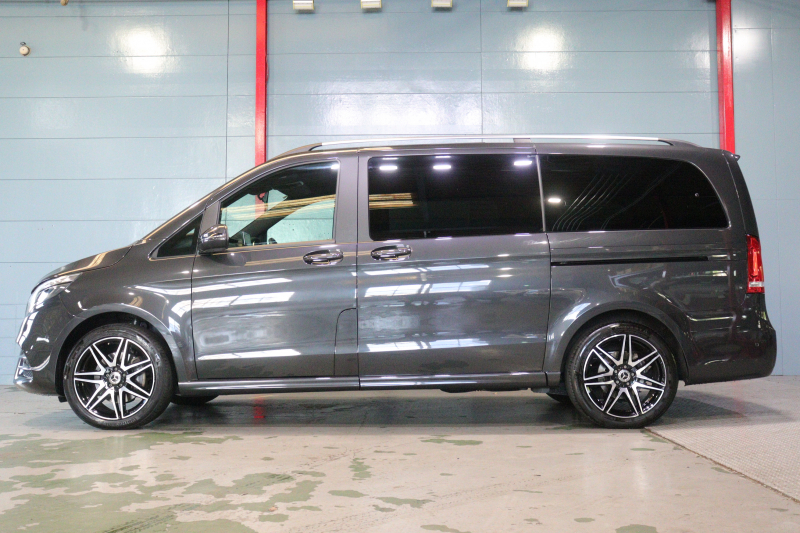 メルセデスベンツ Vクラス V260 ｱﾊﾞﾝｷﾞｬﾙﾄﾞ ﾛﾝｸﾞ AMGﾗｲﾝ ｴｸｽｸﾙｰｼﾌﾞｼｰﾄPKG ﾚｰﾀﾞｰSP　105台限定 黒革 ﾊﾟﾉﾗﾏｻﾝﾙｰﾌ 8.4ｲﾝﾁﾜｲﾄﾞﾅﾋﾞ Burmesterｻｳﾝﾄﾞ Carrozeriaﾘｱﾓﾆﾀｰ 2列目ｴｸｽｸﾙｰｼﾌﾞｼｰﾄ ｼｰﾄﾋｰﾀｰ ﾍﾞﾝﾁﾚｰﾀｰ ﾏｯｻｰｼﾞ 冷蔵庫付ｾﾝﾀｰｺﾝｿｰﾙ　2年保証