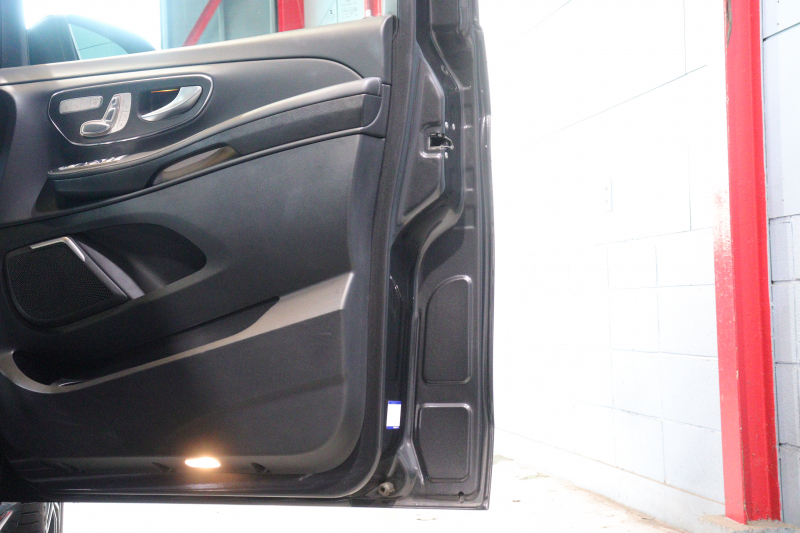 メルセデスベンツ Vクラス V260 ｱﾊﾞﾝｷﾞｬﾙﾄﾞ ﾛﾝｸﾞ AMGﾗｲﾝ ｴｸｽｸﾙｰｼﾌﾞｼｰﾄPKG ﾚｰﾀﾞｰSP　105台限定 黒革 ﾊﾟﾉﾗﾏｻﾝﾙｰﾌ 8.4ｲﾝﾁﾜｲﾄﾞﾅﾋﾞ Burmesterｻｳﾝﾄﾞ Carrozeriaﾘｱﾓﾆﾀｰ 2列目ｴｸｽｸﾙｰｼﾌﾞｼｰﾄ ｼｰﾄﾋｰﾀｰ ﾍﾞﾝﾁﾚｰﾀｰ ﾏｯｻｰｼﾞ 冷蔵庫付ｾﾝﾀｰｺﾝｿｰﾙ　2年保証