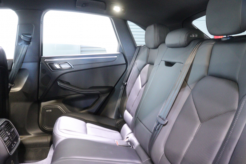 ポルシェ マカン ｽﾎﾟｰﾂｸﾛﾉ&ｽﾎﾟｰﾂﾃﾞｻﾞｲﾝPKG　1ｵｰﾅｰ 後期ﾓﾃﾞﾙ PASM ｴｱｻｽ 黒革 PCMﾅﾋﾞ BOSEｻｳﾝﾄﾞ CarPlay PDLS付LEDﾍｯﾄﾞﾗｲﾄ ACC ﾚｰﾝﾁｪﾝｼﾞｱｼｽﾄ LDW 360ｶﾒﾗ ｴﾝﾄﾘｰﾄﾞﾗｲﾌﾞ 前後席ﾋｰﾀｰ ﾃｨﾝﾃｯﾄﾞﾃｰﾙﾗﾝﾌﾟ ｽﾎﾟｰﾂﾌﾟﾗｽ　2年保証