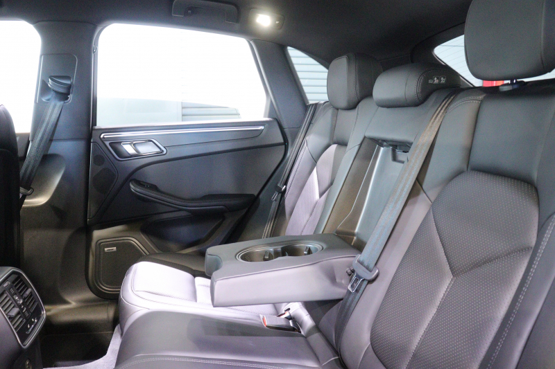 ポルシェ マカン ｽﾎﾟｰﾂｸﾛﾉ&ｽﾎﾟｰﾂﾃﾞｻﾞｲﾝPKG　1ｵｰﾅｰ 後期ﾓﾃﾞﾙ PASM ｴｱｻｽ 黒革 PCMﾅﾋﾞ BOSEｻｳﾝﾄﾞ CarPlay PDLS付LEDﾍｯﾄﾞﾗｲﾄ ACC ﾚｰﾝﾁｪﾝｼﾞｱｼｽﾄ LDW 360ｶﾒﾗ ｴﾝﾄﾘｰﾄﾞﾗｲﾌﾞ 前後席ﾋｰﾀｰ ﾃｨﾝﾃｯﾄﾞﾃｰﾙﾗﾝﾌﾟ ｽﾎﾟｰﾂﾌﾟﾗｽ　2年保証