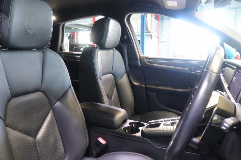 ポルシェ マカン ｽﾎﾟｰﾂｸﾛﾉ&ｽﾎﾟｰﾂﾃﾞｻﾞｲﾝPKG　1ｵｰﾅｰ 後期ﾓﾃﾞﾙ PASM ｴｱｻｽ 黒革 PCMﾅﾋﾞ BOSEｻｳﾝﾄﾞ CarPlay PDLS付LEDﾍｯﾄﾞﾗｲﾄ ACC ﾚｰﾝﾁｪﾝｼﾞｱｼｽﾄ LDW 360ｶﾒﾗ ｴﾝﾄﾘｰﾄﾞﾗｲﾌﾞ 前後席ﾋｰﾀｰ ﾃｨﾝﾃｯﾄﾞﾃｰﾙﾗﾝﾌﾟ ｽﾎﾟｰﾂﾌﾟﾗｽ　2年保証