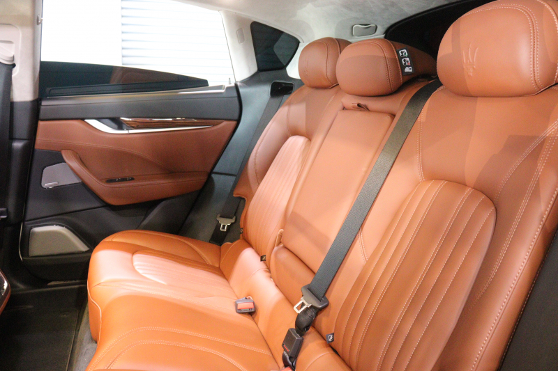 マセラティ レヴァンテ S　1ｵｰﾅｰ  ﾀﾝﾚｻﾞｰｼｰﾄ 全席ｼｰﾄﾋｰﾀｰ ﾊﾟﾉﾗﾏｻﾝﾙｰﾌ 8.4ｲﾝﾁﾅﾋﾞ Bowers&Wilkinsｻｳﾝﾄﾞ CarPlay Bluetooth ﾌﾙｾｸﾞTV ﾌﾟｯｼｭｽﾀｰﾄ ACC ﾚｰﾝｾﾝｽ 360ｶﾒﾗ ｷｾﾉﾝﾍｯﾄﾞﾗｲﾄ 自動ﾘｱｹﾞｰﾄ 21ｲﾝﾁｱﾝﾃｰｵAW 可変ﾊﾞﾙﾌﾞﾏﾌﾗｰ　2年保証