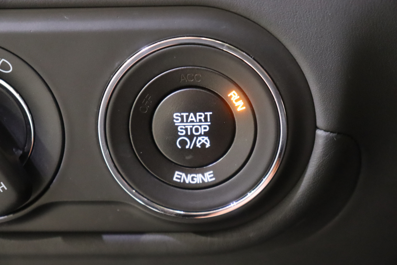 マセラティ レヴァンテ S　1ｵｰﾅｰ  ﾀﾝﾚｻﾞｰｼｰﾄ 全席ｼｰﾄﾋｰﾀｰ ﾊﾟﾉﾗﾏｻﾝﾙｰﾌ 8.4ｲﾝﾁﾅﾋﾞ Bowers&Wilkinsｻｳﾝﾄﾞ CarPlay Bluetooth ﾌﾙｾｸﾞTV ﾌﾟｯｼｭｽﾀｰﾄ ACC ﾚｰﾝｾﾝｽ 360ｶﾒﾗ ｷｾﾉﾝﾍｯﾄﾞﾗｲﾄ 自動ﾘｱｹﾞｰﾄ 21ｲﾝﾁｱﾝﾃｰｵAW 可変ﾊﾞﾙﾌﾞﾏﾌﾗｰ　2年保証