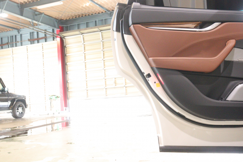 マセラティ レヴァンテ S　1ｵｰﾅｰ  ﾀﾝﾚｻﾞｰｼｰﾄ 全席ｼｰﾄﾋｰﾀｰ ﾊﾟﾉﾗﾏｻﾝﾙｰﾌ 8.4ｲﾝﾁﾅﾋﾞ Bowers&Wilkinsｻｳﾝﾄﾞ CarPlay Bluetooth ﾌﾙｾｸﾞTV ﾌﾟｯｼｭｽﾀｰﾄ ACC ﾚｰﾝｾﾝｽ 360ｶﾒﾗ ｷｾﾉﾝﾍｯﾄﾞﾗｲﾄ 自動ﾘｱｹﾞｰﾄ 21ｲﾝﾁｱﾝﾃｰｵAW 可変ﾊﾞﾙﾌﾞﾏﾌﾗｰ　2年保証