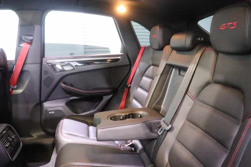 ポルシェ マカン GTS ｽﾎﾟｰﾂｸﾛﾉP GTSｲﾝﾃﾘｱP　MY18 PASM 黒本革 ﾊﾟﾉﾗﾏｻﾝﾙｰﾌ PCMﾅﾋﾞ CarPlay BOSEｻｳﾝﾄﾞ PDLS付ｷｾﾉﾝﾍｯﾄﾞﾗｲﾄ ｽﾎﾟｰﾂｴｸﾞｿﾞｰｽﾄ ｴﾝﾄﾘｰﾄﾞﾗｲﾌﾞ 20ｲﾝﾁRSｽﾊﾟｲﾀﾞｰAW　2年保証