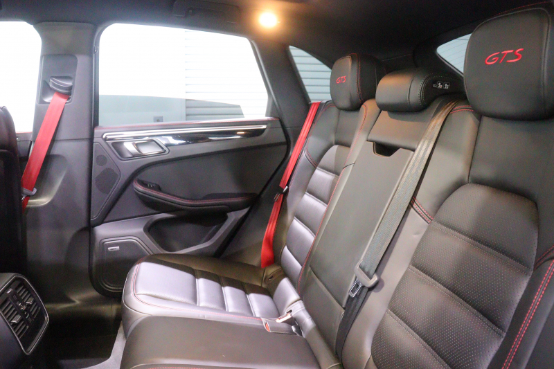 ポルシェ マカン GTS ｽﾎﾟｰﾂｸﾛﾉP GTSｲﾝﾃﾘｱP　MY18 PASM 黒本革 ﾊﾟﾉﾗﾏｻﾝﾙｰﾌ PCMﾅﾋﾞ CarPlay BOSEｻｳﾝﾄﾞ PDLS付ｷｾﾉﾝﾍｯﾄﾞﾗｲﾄ ｽﾎﾟｰﾂｴｸﾞｿﾞｰｽﾄ ｴﾝﾄﾘｰﾄﾞﾗｲﾌﾞ 20ｲﾝﾁRSｽﾊﾟｲﾀﾞｰAW　2年保証