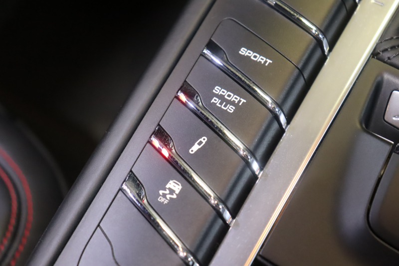 ポルシェ マカン GTS ｽﾎﾟｰﾂｸﾛﾉP GTSｲﾝﾃﾘｱP　MY18 PASM 黒本革 ﾊﾟﾉﾗﾏｻﾝﾙｰﾌ PCMﾅﾋﾞ CarPlay BOSEｻｳﾝﾄﾞ PDLS付ｷｾﾉﾝﾍｯﾄﾞﾗｲﾄ ｽﾎﾟｰﾂｴｸﾞｿﾞｰｽﾄ ｴﾝﾄﾘｰﾄﾞﾗｲﾌﾞ 20ｲﾝﾁRSｽﾊﾟｲﾀﾞｰAW　2年保証