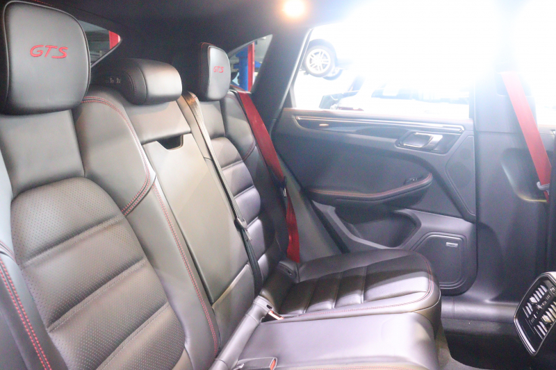 ポルシェ マカン GTS ｽﾎﾟｰﾂｸﾛﾉP GTSｲﾝﾃﾘｱP　MY18 PASM 黒本革 ﾊﾟﾉﾗﾏｻﾝﾙｰﾌ PCMﾅﾋﾞ CarPlay BOSEｻｳﾝﾄﾞ PDLS付ｷｾﾉﾝﾍｯﾄﾞﾗｲﾄ ｽﾎﾟｰﾂｴｸﾞｿﾞｰｽﾄ ｴﾝﾄﾘｰﾄﾞﾗｲﾌﾞ 20ｲﾝﾁRSｽﾊﾟｲﾀﾞｰAW　2年保証