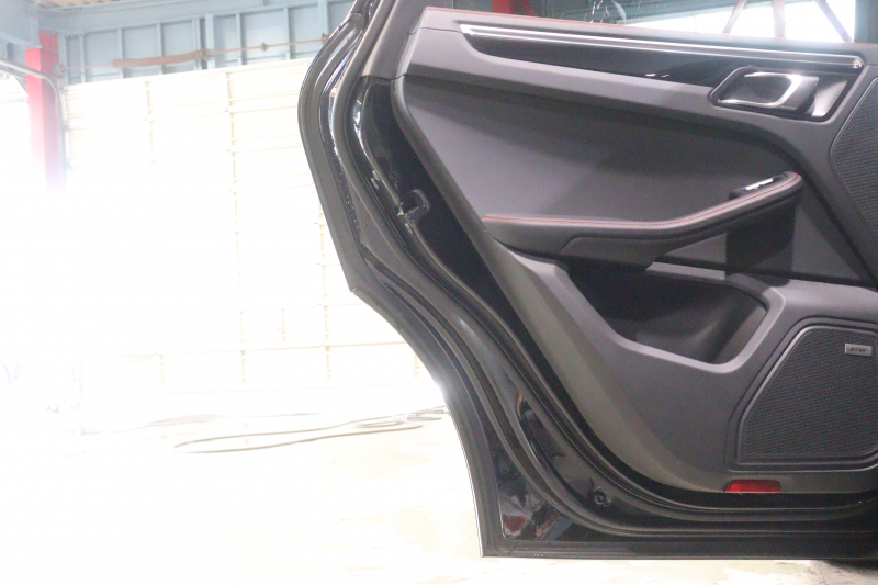 ポルシェ マカン GTS ｽﾎﾟｰﾂｸﾛﾉP GTSｲﾝﾃﾘｱP　MY18 PASM 黒本革 ﾊﾟﾉﾗﾏｻﾝﾙｰﾌ PCMﾅﾋﾞ CarPlay BOSEｻｳﾝﾄﾞ PDLS付ｷｾﾉﾝﾍｯﾄﾞﾗｲﾄ ｽﾎﾟｰﾂｴｸﾞｿﾞｰｽﾄ ｴﾝﾄﾘｰﾄﾞﾗｲﾌﾞ 20ｲﾝﾁRSｽﾊﾟｲﾀﾞｰAW　2年保証