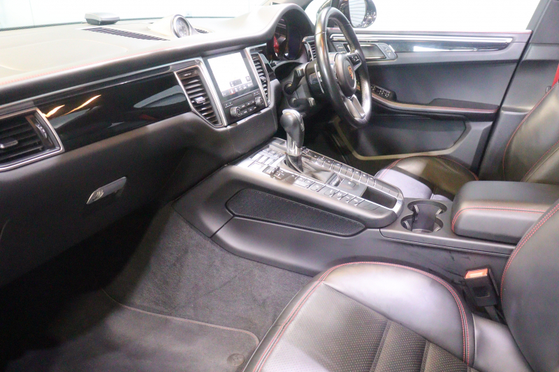 ポルシェ マカン GTS ｽﾎﾟｰﾂｸﾛﾉP GTSｲﾝﾃﾘｱP　MY18 PASM 黒本革 ﾊﾟﾉﾗﾏｻﾝﾙｰﾌ PCMﾅﾋﾞ CarPlay BOSEｻｳﾝﾄﾞ PDLS付ｷｾﾉﾝﾍｯﾄﾞﾗｲﾄ ｽﾎﾟｰﾂｴｸﾞｿﾞｰｽﾄ ｴﾝﾄﾘｰﾄﾞﾗｲﾌﾞ 20ｲﾝﾁRSｽﾊﾟｲﾀﾞｰAW　2年保証