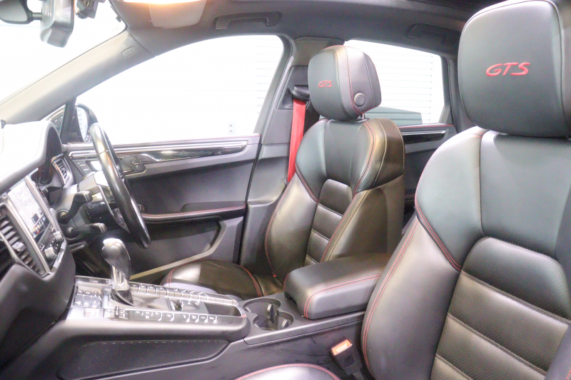 ポルシェ マカン GTS ｽﾎﾟｰﾂｸﾛﾉP GTSｲﾝﾃﾘｱP　MY18 PASM 黒本革 ﾊﾟﾉﾗﾏｻﾝﾙｰﾌ PCMﾅﾋﾞ CarPlay BOSEｻｳﾝﾄﾞ PDLS付ｷｾﾉﾝﾍｯﾄﾞﾗｲﾄ ｽﾎﾟｰﾂｴｸﾞｿﾞｰｽﾄ ｴﾝﾄﾘｰﾄﾞﾗｲﾌﾞ 20ｲﾝﾁRSｽﾊﾟｲﾀﾞｰAW　2年保証