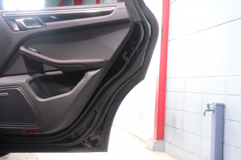 ポルシェ マカン GTS ｽﾎﾟｰﾂｸﾛﾉP GTSｲﾝﾃﾘｱP　MY18 PASM 黒本革 ﾊﾟﾉﾗﾏｻﾝﾙｰﾌ PCMﾅﾋﾞ CarPlay BOSEｻｳﾝﾄﾞ PDLS付ｷｾﾉﾝﾍｯﾄﾞﾗｲﾄ ｽﾎﾟｰﾂｴｸﾞｿﾞｰｽﾄ ｴﾝﾄﾘｰﾄﾞﾗｲﾌﾞ 20ｲﾝﾁRSｽﾊﾟｲﾀﾞｰAW　2年保証