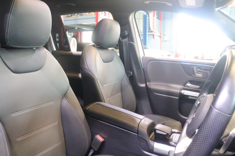 メルセデスベンツ GLB GLB200d AMGﾚｻﾞｰｴｸｽｸﾙｰｼﾌﾞ&ｱﾄﾞﾊﾞﾝｽﾄﾞP ﾚｰﾀﾞｰSP　本革(灰/黒) ﾊﾟﾉﾗﾏｻﾝﾙｰﾌ 10.25ｲﾝﾁﾜｲﾄﾞﾅﾋﾞ&ｺｸﾋﾟｯﾄﾃﾞｨｽﾌﾟﾚｲ ｱﾄﾞﾊﾞﾝｽﾄﾞｻｳﾝﾄﾞ ﾏﾙﾁﾋﾞｰﾑLED 360ｶﾒﾗ ﾏﾙﾁｶﾗｰｱﾝﾋﾞｴﾝﾄﾗｲﾄ(64色) AMGｴｱﾛ&19ｲﾝﾁAW　2年保証