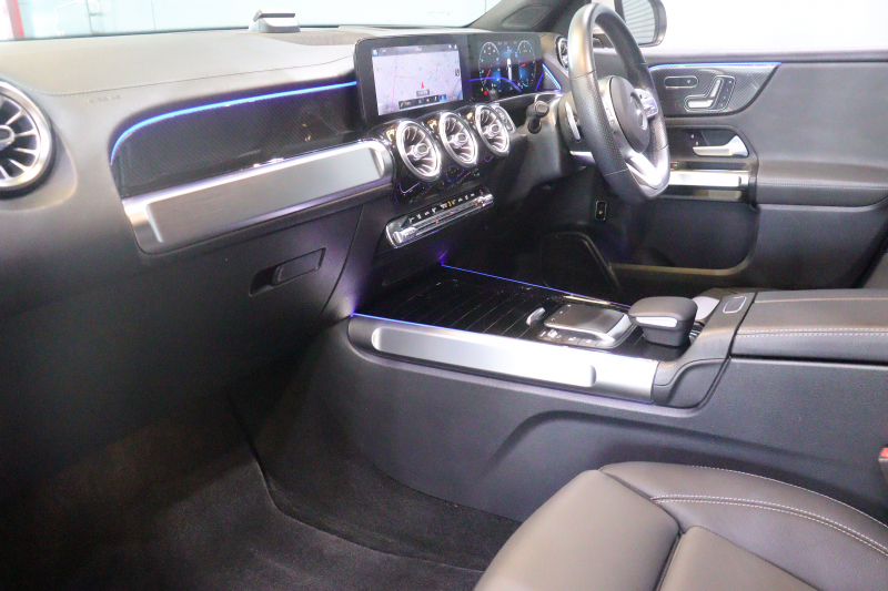 メルセデスベンツ GLB GLB200d AMGﾚｻﾞｰｴｸｽｸﾙｰｼﾌﾞ&ｱﾄﾞﾊﾞﾝｽﾄﾞP ﾚｰﾀﾞｰSP　本革(灰/黒) ﾊﾟﾉﾗﾏｻﾝﾙｰﾌ 10.25ｲﾝﾁﾜｲﾄﾞﾅﾋﾞ&ｺｸﾋﾟｯﾄﾃﾞｨｽﾌﾟﾚｲ ｱﾄﾞﾊﾞﾝｽﾄﾞｻｳﾝﾄﾞ ﾏﾙﾁﾋﾞｰﾑLED 360ｶﾒﾗ ﾏﾙﾁｶﾗｰｱﾝﾋﾞｴﾝﾄﾗｲﾄ(64色) AMGｴｱﾛ&19ｲﾝﾁAW　2年保証