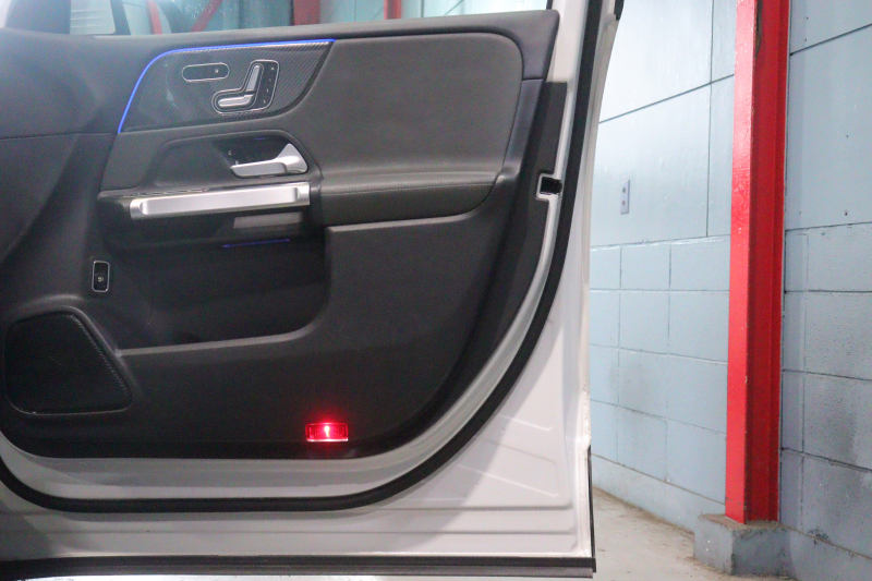 メルセデスベンツ GLB GLB200d AMGﾚｻﾞｰｴｸｽｸﾙｰｼﾌﾞ&ｱﾄﾞﾊﾞﾝｽﾄﾞP ﾚｰﾀﾞｰSP　本革(灰/黒) ﾊﾟﾉﾗﾏｻﾝﾙｰﾌ 10.25ｲﾝﾁﾜｲﾄﾞﾅﾋﾞ&ｺｸﾋﾟｯﾄﾃﾞｨｽﾌﾟﾚｲ ｱﾄﾞﾊﾞﾝｽﾄﾞｻｳﾝﾄﾞ ﾏﾙﾁﾋﾞｰﾑLED 360ｶﾒﾗ ﾏﾙﾁｶﾗｰｱﾝﾋﾞｴﾝﾄﾗｲﾄ(64色) AMGｴｱﾛ&19ｲﾝﾁAW　2年保証