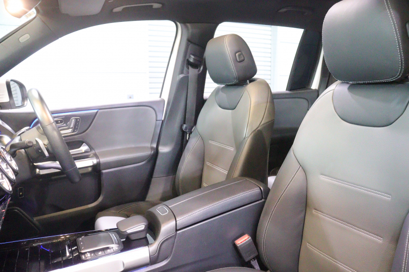 メルセデスベンツ GLB GLB200d AMGﾚｻﾞｰｴｸｽｸﾙｰｼﾌﾞ&ｱﾄﾞﾊﾞﾝｽﾄﾞP ﾚｰﾀﾞｰSP　本革(灰/黒) ﾊﾟﾉﾗﾏｻﾝﾙｰﾌ 10.25ｲﾝﾁﾜｲﾄﾞﾅﾋﾞ&ｺｸﾋﾟｯﾄﾃﾞｨｽﾌﾟﾚｲ ｱﾄﾞﾊﾞﾝｽﾄﾞｻｳﾝﾄﾞ ﾏﾙﾁﾋﾞｰﾑLED 360ｶﾒﾗ ﾏﾙﾁｶﾗｰｱﾝﾋﾞｴﾝﾄﾗｲﾄ(64色) AMGｴｱﾛ&19ｲﾝﾁAW　2年保証