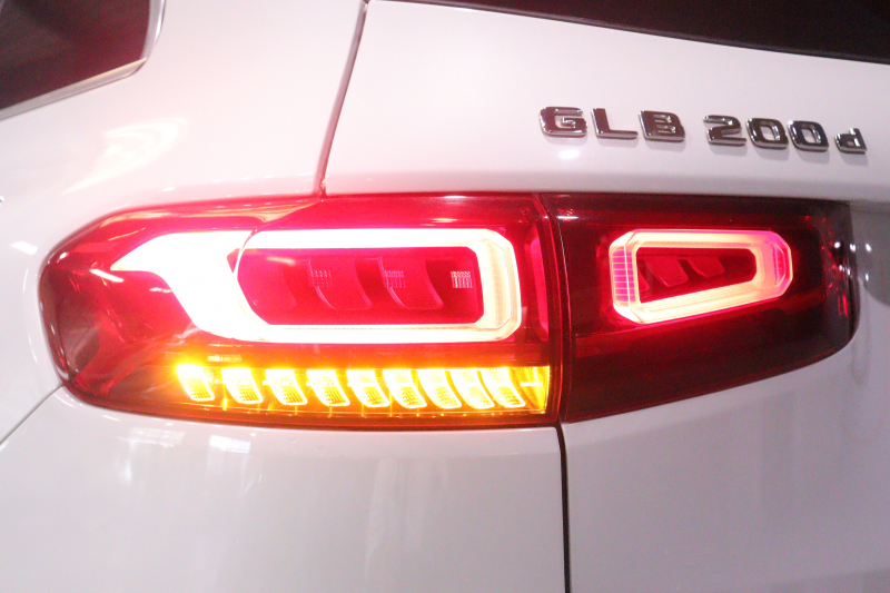 メルセデスベンツ GLB GLB200d AMGﾚｻﾞｰｴｸｽｸﾙｰｼﾌﾞ&ｱﾄﾞﾊﾞﾝｽﾄﾞP ﾚｰﾀﾞｰSP　本革(灰/黒) ﾊﾟﾉﾗﾏｻﾝﾙｰﾌ 10.25ｲﾝﾁﾜｲﾄﾞﾅﾋﾞ&ｺｸﾋﾟｯﾄﾃﾞｨｽﾌﾟﾚｲ ｱﾄﾞﾊﾞﾝｽﾄﾞｻｳﾝﾄﾞ ﾏﾙﾁﾋﾞｰﾑLED 360ｶﾒﾗ ﾏﾙﾁｶﾗｰｱﾝﾋﾞｴﾝﾄﾗｲﾄ(64色) AMGｴｱﾛ&19ｲﾝﾁAW　2年保証