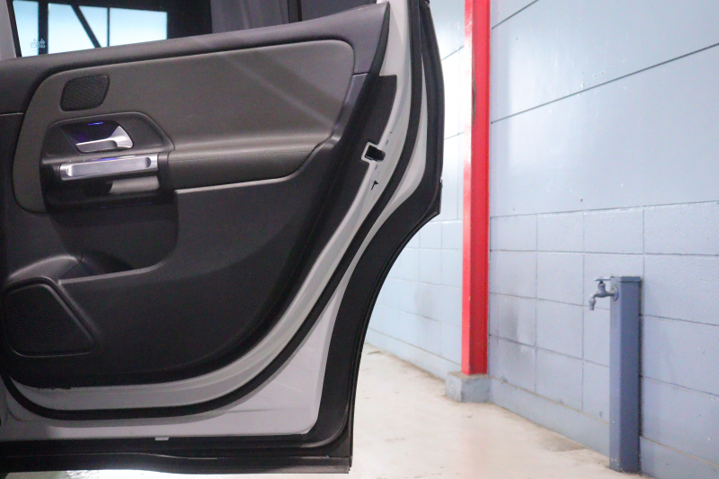 メルセデスベンツ GLB GLB200d AMGﾚｻﾞｰｴｸｽｸﾙｰｼﾌﾞ&ｱﾄﾞﾊﾞﾝｽﾄﾞP ﾚｰﾀﾞｰSP　本革(灰/黒) ﾊﾟﾉﾗﾏｻﾝﾙｰﾌ 10.25ｲﾝﾁﾜｲﾄﾞﾅﾋﾞ&ｺｸﾋﾟｯﾄﾃﾞｨｽﾌﾟﾚｲ ｱﾄﾞﾊﾞﾝｽﾄﾞｻｳﾝﾄﾞ ﾏﾙﾁﾋﾞｰﾑLED 360ｶﾒﾗ ﾏﾙﾁｶﾗｰｱﾝﾋﾞｴﾝﾄﾗｲﾄ(64色) AMGｴｱﾛ&19ｲﾝﾁAW　2年保証