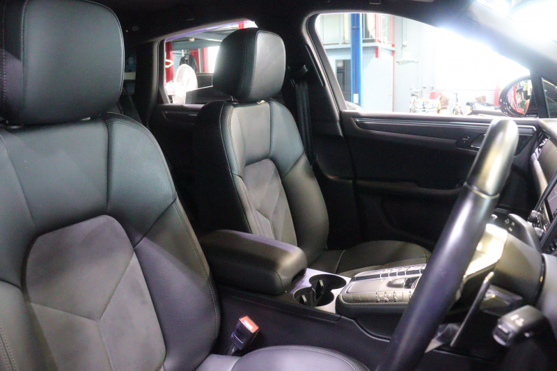 ポルシェ マカン ｽﾎﾟｰﾂｸﾛﾉP　PASM ｱﾙｶﾝﾀｰﾗｺﾝﾋﾞｼｰﾄ(ﾌﾞﾗｯｸ) 8way電動ｼｰﾄ ｼｰﾄﾋｰﾀｰ PCMﾅﾋﾞ CarPlay ﾚｰﾝﾃﾞｨﾊﾟｰﾁｬｳｫｰﾆﾝｸﾞ ｷｾﾉﾝﾗｲﾄ ﾊﾞｯｸ&ｻｲﾄﾞｶﾒﾗ SPORT+ﾓｰﾄﾞ 19ｲﾝﾁﾏｶﾝﾀｰﾎﾞｱﾙﾐﾎｲｰﾙ　2年保証