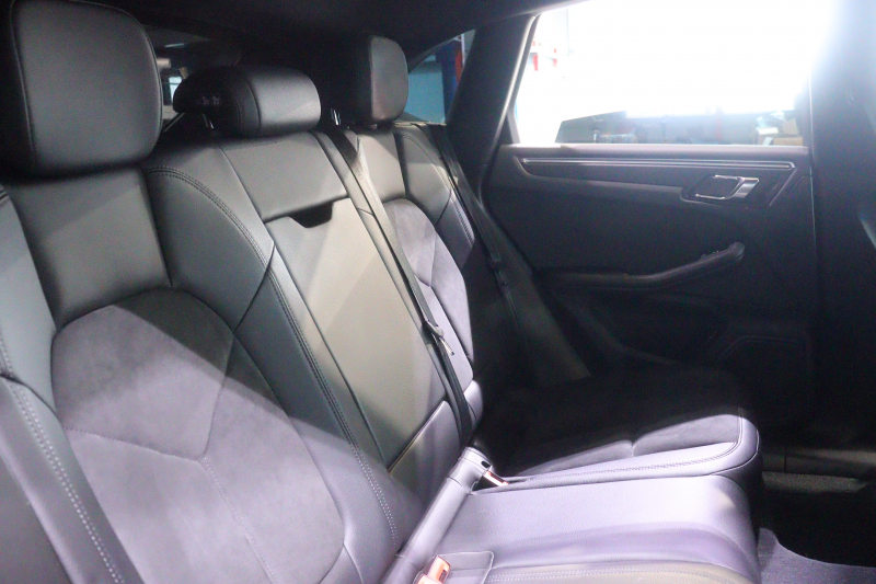 ポルシェ マカン ｽﾎﾟｰﾂｸﾛﾉP　PASM ｱﾙｶﾝﾀｰﾗｺﾝﾋﾞｼｰﾄ(ﾌﾞﾗｯｸ) 8way電動ｼｰﾄ ｼｰﾄﾋｰﾀｰ PCMﾅﾋﾞ CarPlay ﾚｰﾝﾃﾞｨﾊﾟｰﾁｬｳｫｰﾆﾝｸﾞ ｷｾﾉﾝﾗｲﾄ ﾊﾞｯｸ&ｻｲﾄﾞｶﾒﾗ SPORT+ﾓｰﾄﾞ 19ｲﾝﾁﾏｶﾝﾀｰﾎﾞｱﾙﾐﾎｲｰﾙ　2年保証