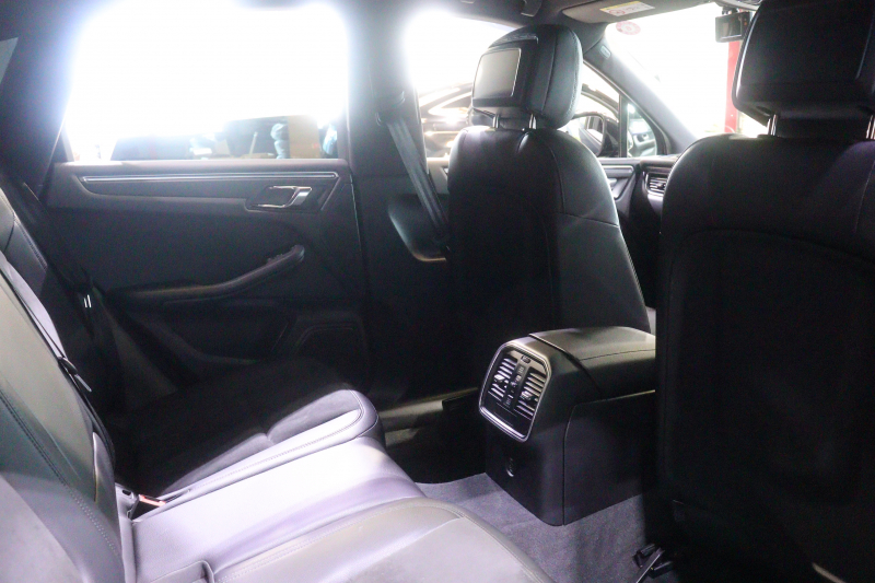 ポルシェ マカン ｽﾎﾟｰﾂｸﾛﾉP　PASM ｱﾙｶﾝﾀｰﾗｺﾝﾋﾞｼｰﾄ(ﾌﾞﾗｯｸ) 8way電動ｼｰﾄ ｼｰﾄﾋｰﾀｰ PCMﾅﾋﾞ CarPlay ﾚｰﾝﾃﾞｨﾊﾟｰﾁｬｳｫｰﾆﾝｸﾞ ｷｾﾉﾝﾗｲﾄ ﾊﾞｯｸ&ｻｲﾄﾞｶﾒﾗ SPORT+ﾓｰﾄﾞ 19ｲﾝﾁﾏｶﾝﾀｰﾎﾞｱﾙﾐﾎｲｰﾙ　2年保証