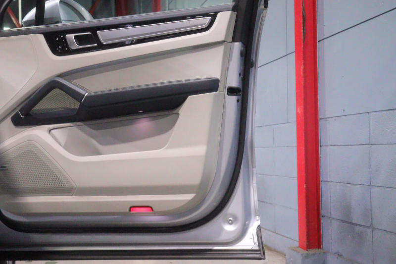 ポルシェ カイエン ｽﾎﾟｰﾂｸﾛﾉP　ﾂｰﾄﾝﾚｻﾞｰ(ｸﾞﾗﾌｧｲﾄﾌﾞﾙｰ/ｸﾚﾖﾝ) 18way電動ｼｰﾄ ﾊﾟﾉﾗﾏｻﾝﾙｰﾌ PCMﾅﾋﾞ CarPlay BOSEｻｳﾝﾄﾞ ｿﾌﾄｸﾛｰｽﾞﾄﾞｱ PDLS付きLED ACC ﾚｰﾝﾁｪﾝｼﾞ ｽﾃｱﾘﾝｸﾞﾋｰﾀｰ ｱﾝﾋﾞｴﾝﾄﾗｲﾄ 21ｲﾝﾁｶｲｴﾝｴｸｽｸﾙｰｼﾌﾞｱﾙﾐ　2年保証