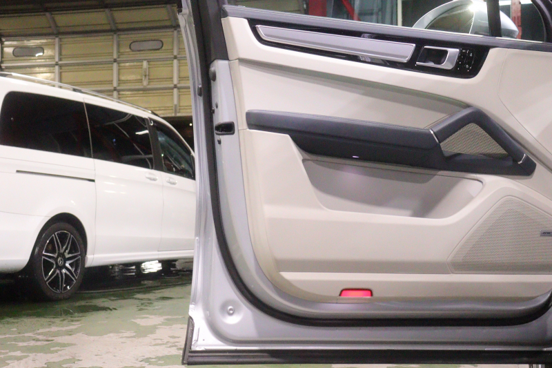 ポルシェ カイエン ｽﾎﾟｰﾂｸﾛﾉP　ﾂｰﾄﾝﾚｻﾞｰ(ｸﾞﾗﾌｧｲﾄﾌﾞﾙｰ/ｸﾚﾖﾝ) 18way電動ｼｰﾄ ﾊﾟﾉﾗﾏｻﾝﾙｰﾌ PCMﾅﾋﾞ CarPlay BOSEｻｳﾝﾄﾞ ｿﾌﾄｸﾛｰｽﾞﾄﾞｱ PDLS付きLED ACC ﾚｰﾝﾁｪﾝｼﾞ ｽﾃｱﾘﾝｸﾞﾋｰﾀｰ ｱﾝﾋﾞｴﾝﾄﾗｲﾄ 21ｲﾝﾁｶｲｴﾝｴｸｽｸﾙｰｼﾌﾞｱﾙﾐ　2年保証