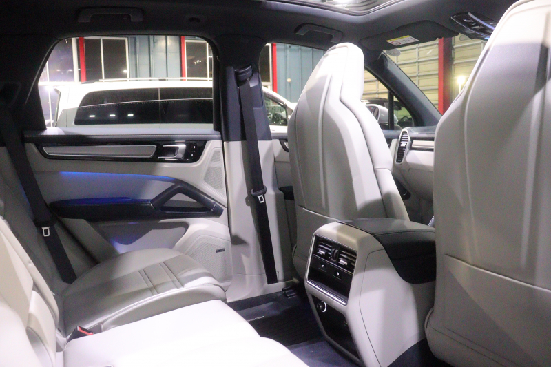 ポルシェ カイエン ｽﾎﾟｰﾂｸﾛﾉP　ﾂｰﾄﾝﾚｻﾞｰ(ｸﾞﾗﾌｧｲﾄﾌﾞﾙｰ/ｸﾚﾖﾝ) 18way電動ｼｰﾄ ﾊﾟﾉﾗﾏｻﾝﾙｰﾌ PCMﾅﾋﾞ CarPlay BOSEｻｳﾝﾄﾞ ｿﾌﾄｸﾛｰｽﾞﾄﾞｱ PDLS付きLED ACC ﾚｰﾝﾁｪﾝｼﾞ ｽﾃｱﾘﾝｸﾞﾋｰﾀｰ ｱﾝﾋﾞｴﾝﾄﾗｲﾄ 21ｲﾝﾁｶｲｴﾝｴｸｽｸﾙｰｼﾌﾞｱﾙﾐ　2年保証