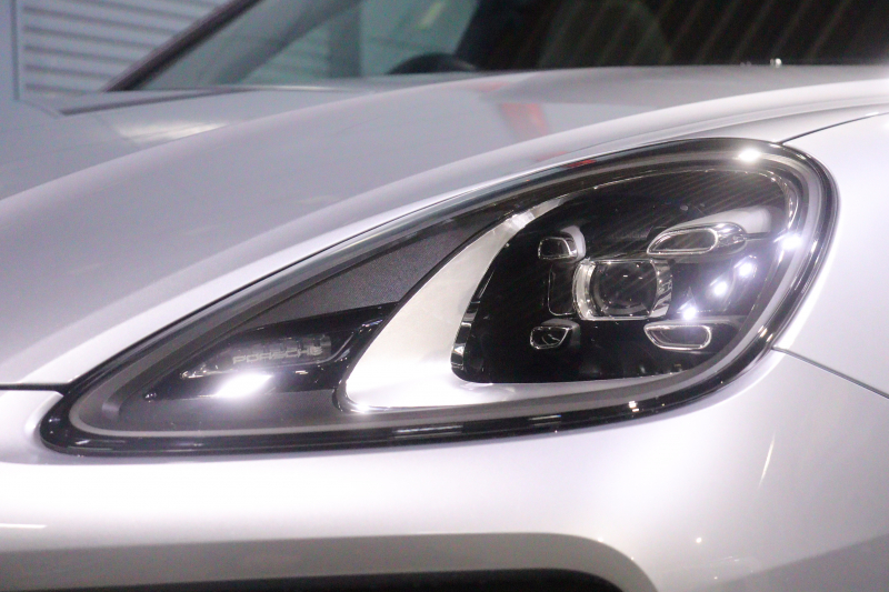 ポルシェ カイエン ｽﾎﾟｰﾂｸﾛﾉP　ﾂｰﾄﾝﾚｻﾞｰ(ｸﾞﾗﾌｧｲﾄﾌﾞﾙｰ/ｸﾚﾖﾝ) 18way電動ｼｰﾄ ﾊﾟﾉﾗﾏｻﾝﾙｰﾌ PCMﾅﾋﾞ CarPlay BOSEｻｳﾝﾄﾞ ｿﾌﾄｸﾛｰｽﾞﾄﾞｱ PDLS付きLED ACC ﾚｰﾝﾁｪﾝｼﾞ ｽﾃｱﾘﾝｸﾞﾋｰﾀｰ ｱﾝﾋﾞｴﾝﾄﾗｲﾄ 21ｲﾝﾁｶｲｴﾝｴｸｽｸﾙｰｼﾌﾞｱﾙﾐ　2年保証