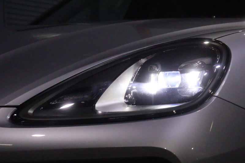 ポルシェ カイエン ｽﾎﾟｰﾂｸﾛﾉP　ﾂｰﾄﾝﾚｻﾞｰ(ｸﾞﾗﾌｧｲﾄﾌﾞﾙｰ/ｸﾚﾖﾝ) 18way電動ｼｰﾄ ﾊﾟﾉﾗﾏｻﾝﾙｰﾌ PCMﾅﾋﾞ CarPlay BOSEｻｳﾝﾄﾞ ｿﾌﾄｸﾛｰｽﾞﾄﾞｱ PDLS付きLED ACC ﾚｰﾝﾁｪﾝｼﾞ ｽﾃｱﾘﾝｸﾞﾋｰﾀｰ ｱﾝﾋﾞｴﾝﾄﾗｲﾄ 21ｲﾝﾁｶｲｴﾝｴｸｽｸﾙｰｼﾌﾞｱﾙﾐ　2年保証