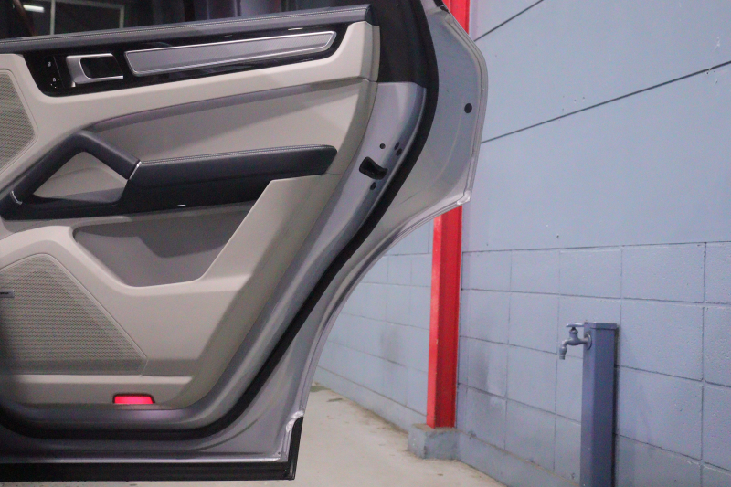 ポルシェ カイエン ｽﾎﾟｰﾂｸﾛﾉP　ﾂｰﾄﾝﾚｻﾞｰ(ｸﾞﾗﾌｧｲﾄﾌﾞﾙｰ/ｸﾚﾖﾝ) 18way電動ｼｰﾄ ﾊﾟﾉﾗﾏｻﾝﾙｰﾌ PCMﾅﾋﾞ CarPlay BOSEｻｳﾝﾄﾞ ｿﾌﾄｸﾛｰｽﾞﾄﾞｱ PDLS付きLED ACC ﾚｰﾝﾁｪﾝｼﾞ ｽﾃｱﾘﾝｸﾞﾋｰﾀｰ ｱﾝﾋﾞｴﾝﾄﾗｲﾄ 21ｲﾝﾁｶｲｴﾝｴｸｽｸﾙｰｼﾌﾞｱﾙﾐ　2年保証