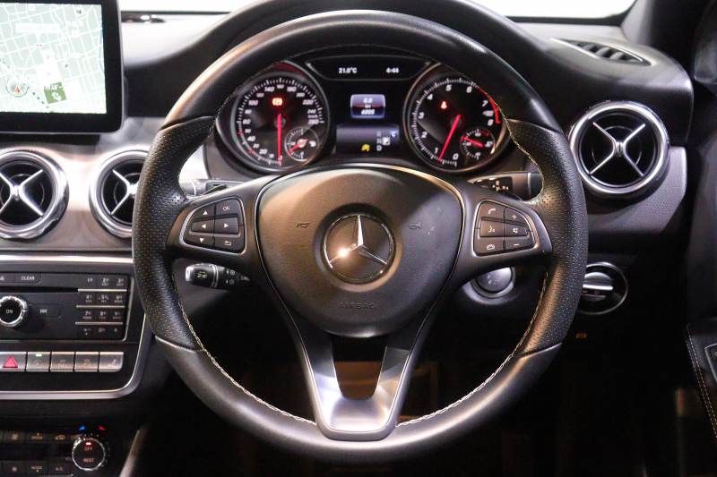 メルセデスベンツ GLA GLA250 4MATIC ﾚｰﾀﾞｰSP　受注生産ﾓﾃﾞﾙ 後期 黒革 ﾊﾟﾉﾗﾏｻﾝﾙｰﾌ 8ｲﾝﾁﾜｲﾄﾞﾅﾋﾞ CarPlay LEDﾍｯﾄﾞﾗｲﾄ ｱｸﾃｨﾌﾞｸﾙｺﾝ ｼｰﾄﾋｰﾀｰ ﾗﾝﾊﾞｰｻﾎﾟｰﾄ ﾒﾓﾘｰﾊﾟﾜｰｼｰﾄ ﾊﾞｯｸｶﾒﾗ 自動ﾘｱｹﾞｰﾄ 専用ｴｸｽﾃﾘｱ&18ｲﾝﾁｱﾙﾐ　2年保証