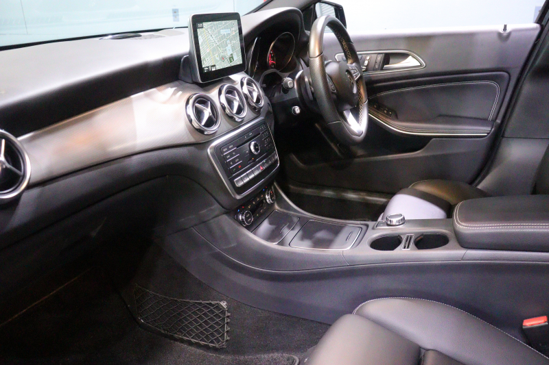 メルセデスベンツ GLA GLA250 4MATIC ﾚｰﾀﾞｰSP　受注生産ﾓﾃﾞﾙ 後期 黒革 ﾊﾟﾉﾗﾏｻﾝﾙｰﾌ 8ｲﾝﾁﾜｲﾄﾞﾅﾋﾞ CarPlay LEDﾍｯﾄﾞﾗｲﾄ ｱｸﾃｨﾌﾞｸﾙｺﾝ ｼｰﾄﾋｰﾀｰ ﾗﾝﾊﾞｰｻﾎﾟｰﾄ ﾒﾓﾘｰﾊﾟﾜｰｼｰﾄ ﾊﾞｯｸｶﾒﾗ 自動ﾘｱｹﾞｰﾄ 専用ｴｸｽﾃﾘｱ&18ｲﾝﾁｱﾙﾐ　2年保証