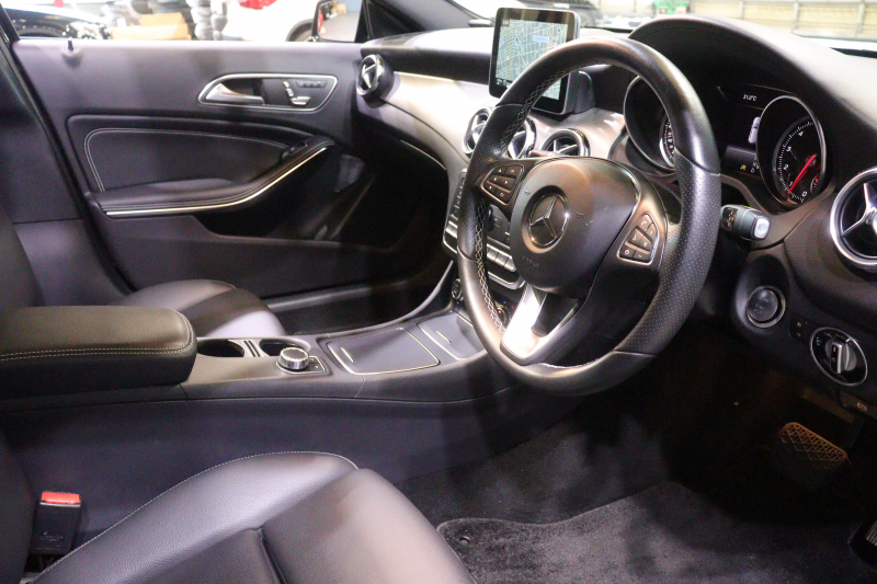 メルセデスベンツ GLA GLA250 4MATIC ﾚｰﾀﾞｰSP　受注生産ﾓﾃﾞﾙ 後期 黒革 ﾊﾟﾉﾗﾏｻﾝﾙｰﾌ 8ｲﾝﾁﾜｲﾄﾞﾅﾋﾞ CarPlay LEDﾍｯﾄﾞﾗｲﾄ ｱｸﾃｨﾌﾞｸﾙｺﾝ ｼｰﾄﾋｰﾀｰ ﾗﾝﾊﾞｰｻﾎﾟｰﾄ ﾒﾓﾘｰﾊﾟﾜｰｼｰﾄ ﾊﾞｯｸｶﾒﾗ 自動ﾘｱｹﾞｰﾄ 専用ｴｸｽﾃﾘｱ&18ｲﾝﾁｱﾙﾐ　2年保証