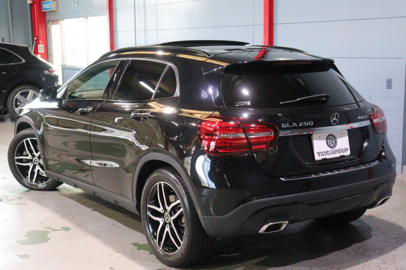 メルセデスベンツ GLA GLA250 4MATIC ﾚｰﾀﾞｰSP　受注生産ﾓﾃﾞﾙ 後期 黒革 ﾊﾟﾉﾗﾏｻﾝﾙｰﾌ 8ｲﾝﾁﾜｲﾄﾞﾅﾋﾞ CarPlay LEDﾍｯﾄﾞﾗｲﾄ ｱｸﾃｨﾌﾞｸﾙｺﾝ ｼｰﾄﾋｰﾀｰ ﾗﾝﾊﾞｰｻﾎﾟｰﾄ ﾒﾓﾘｰﾊﾟﾜｰｼｰﾄ ﾊﾞｯｸｶﾒﾗ 自動ﾘｱｹﾞｰﾄ 専用ｴｸｽﾃﾘｱ&18ｲﾝﾁｱﾙﾐ　2年保証