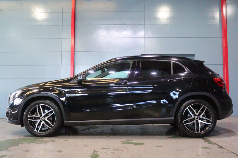 メルセデスベンツ GLA GLA250 4MATIC ﾚｰﾀﾞｰSP　受注生産ﾓﾃﾞﾙ 後期 黒革 ﾊﾟﾉﾗﾏｻﾝﾙｰﾌ 8ｲﾝﾁﾜｲﾄﾞﾅﾋﾞ CarPlay LEDﾍｯﾄﾞﾗｲﾄ ｱｸﾃｨﾌﾞｸﾙｺﾝ ｼｰﾄﾋｰﾀｰ ﾗﾝﾊﾞｰｻﾎﾟｰﾄ ﾒﾓﾘｰﾊﾟﾜｰｼｰﾄ ﾊﾞｯｸｶﾒﾗ 自動ﾘｱｹﾞｰﾄ 専用ｴｸｽﾃﾘｱ&18ｲﾝﾁｱﾙﾐ　2年保証