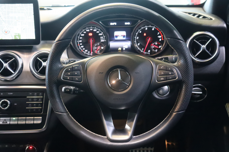 メルセデスベンツ GLA GLA250 4MATIC ﾚｰﾀﾞｰSP　受注生産ﾓﾃﾞﾙ 後期 黒革 ﾊﾟﾉﾗﾏｻﾝﾙｰﾌ 8ｲﾝﾁﾜｲﾄﾞﾅﾋﾞ CarPlay LEDﾍｯﾄﾞﾗｲﾄ ｱｸﾃｨﾌﾞｸﾙｺﾝ ｼｰﾄﾋｰﾀｰ ﾗﾝﾊﾞｰｻﾎﾟｰﾄ ﾒﾓﾘｰﾊﾟﾜｰｼｰﾄ ﾊﾞｯｸｶﾒﾗ 自動ﾘｱｹﾞｰﾄ 専用ｴｸｽﾃﾘｱ&18ｲﾝﾁｱﾙﾐ　2年保証