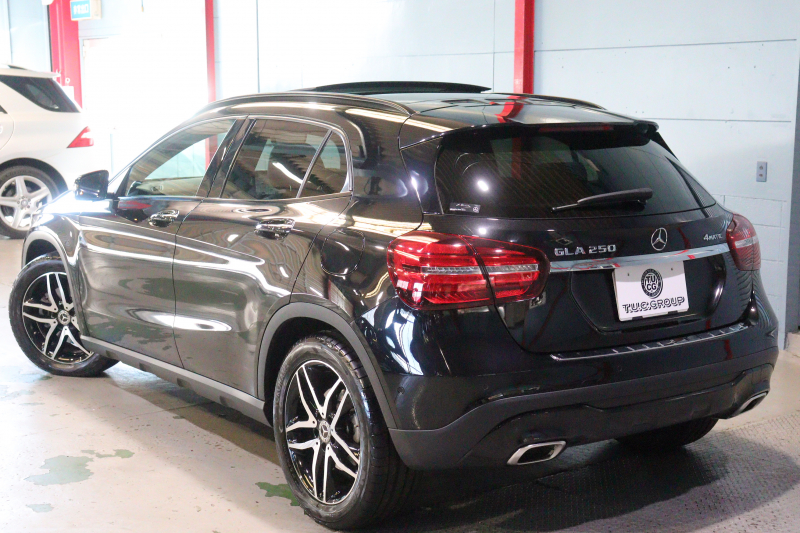 メルセデスベンツ GLA GLA250 4MATIC ﾚｰﾀﾞｰSP　受注生産ﾓﾃﾞﾙ 後期 黒革 ﾊﾟﾉﾗﾏｻﾝﾙｰﾌ 8ｲﾝﾁﾜｲﾄﾞﾅﾋﾞ CarPlay LEDﾍｯﾄﾞﾗｲﾄ ｱｸﾃｨﾌﾞｸﾙｺﾝ ｼｰﾄﾋｰﾀｰ ﾗﾝﾊﾞｰｻﾎﾟｰﾄ ﾒﾓﾘｰﾊﾟﾜｰｼｰﾄ ﾊﾞｯｸｶﾒﾗ 自動ﾘｱｹﾞｰﾄ 専用ｴｸｽﾃﾘｱ&18ｲﾝﾁｱﾙﾐ　2年保証
