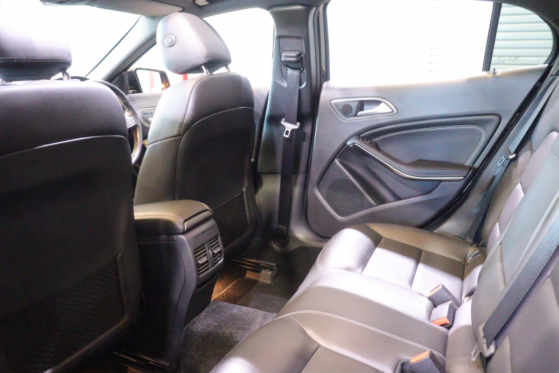 メルセデスベンツ GLA GLA250 4MATIC ﾚｰﾀﾞｰSP　受注生産ﾓﾃﾞﾙ 後期 黒革 ﾊﾟﾉﾗﾏｻﾝﾙｰﾌ 8ｲﾝﾁﾜｲﾄﾞﾅﾋﾞ CarPlay LEDﾍｯﾄﾞﾗｲﾄ ｱｸﾃｨﾌﾞｸﾙｺﾝ ｼｰﾄﾋｰﾀｰ ﾗﾝﾊﾞｰｻﾎﾟｰﾄ ﾒﾓﾘｰﾊﾟﾜｰｼｰﾄ ﾊﾞｯｸｶﾒﾗ 自動ﾘｱｹﾞｰﾄ 専用ｴｸｽﾃﾘｱ&18ｲﾝﾁｱﾙﾐ　2年保証