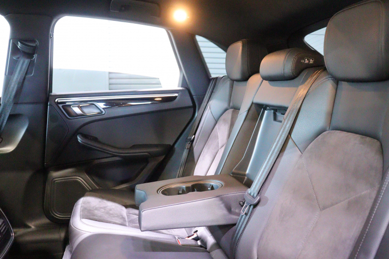 ポルシェ マカン S ｽﾎﾟｰﾂｸﾛﾉP　1ｵｰﾅｰ MY20 後期 ｴﾝﾄﾘｰﾄﾞﾗｲﾌﾞ 黒半革ｼｰﾄ MC後PCMﾅﾋﾞ CarPlay ｱｸﾃｨﾌﾞｸﾙｺﾝ ﾚｰﾝｷｰﾌﾟｱｼｽﾄ ﾚｰﾝﾁｪﾝｼﾞ LEDﾍｯﾄﾞﾗｲﾄ 360ｶﾒﾗ 21ｲﾝﾁｽﾎﾟｰﾂｸﾗｼｯｸﾎｲｰﾙ ｽﾎﾟｰﾂﾃｰﾙﾊﾟｲﾌﾟ　2年保証